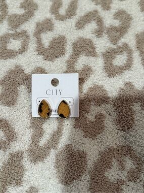 CITY Teardrop Leopard Print Stud Earrings - Tan & Black